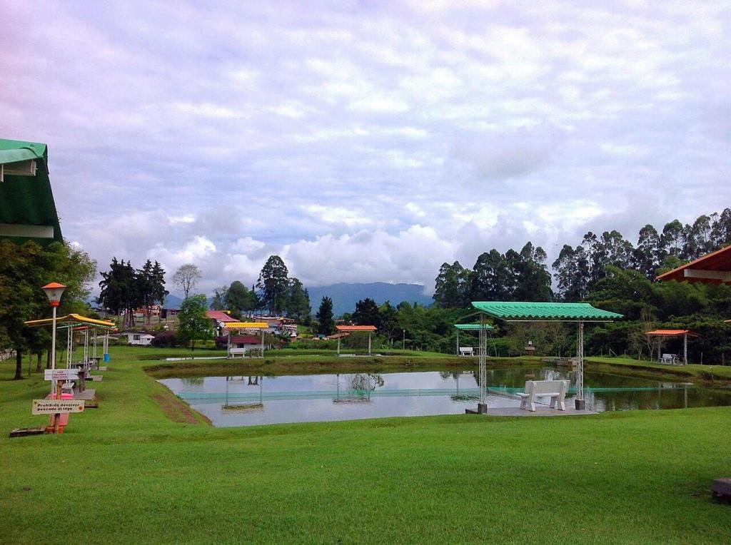 Finca Recreacional Marcelandia Санта-Роса-де-Кабаль Экстерьер фото