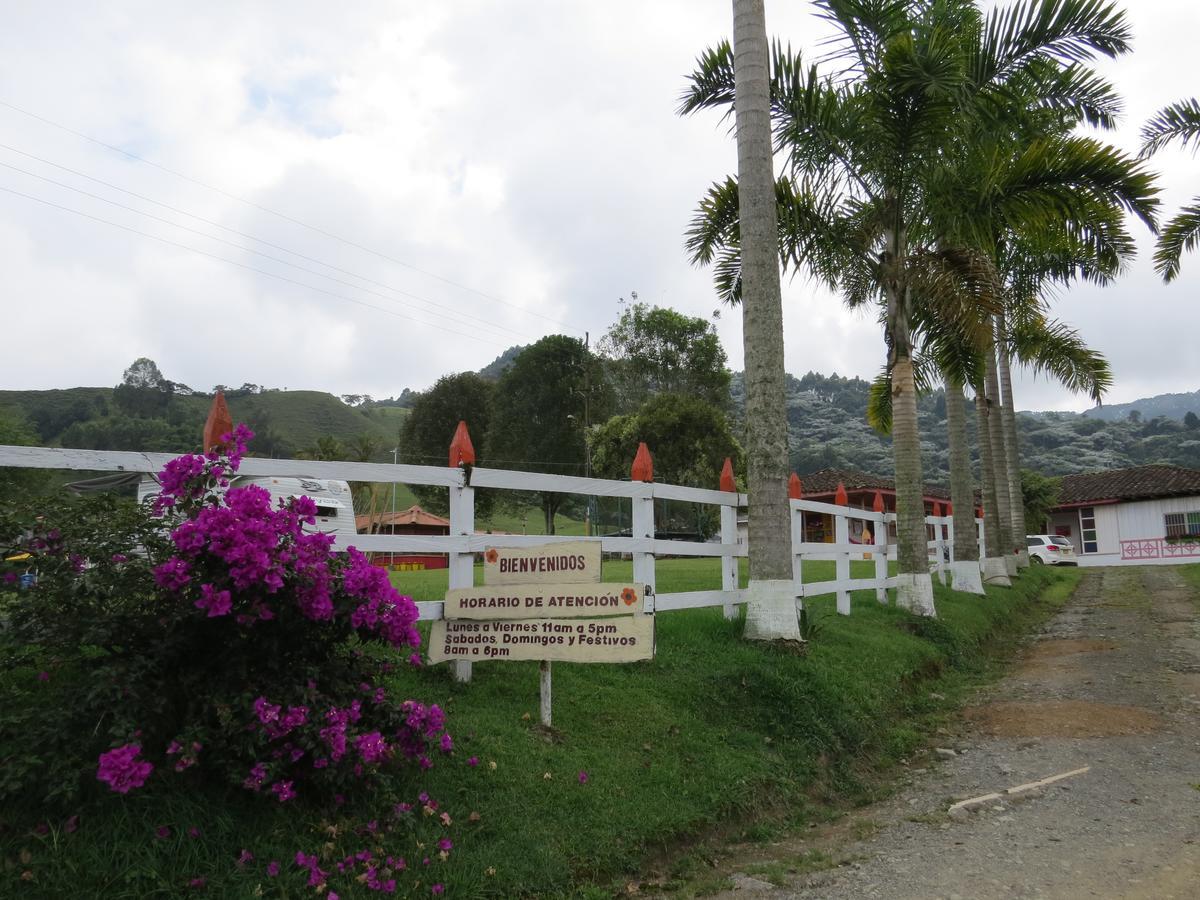 Finca Recreacional Marcelandia Санта-Роса-де-Кабаль Экстерьер фото